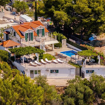 Villa Julia With Heated Pool, Ideal For Large Groups Milna  Buitenkant foto