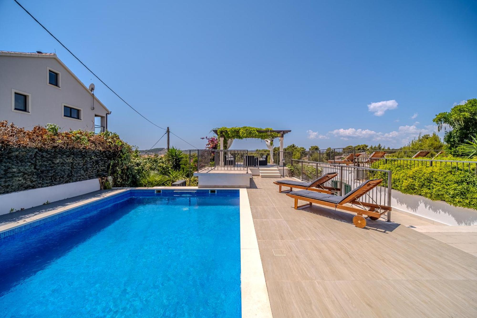 Villa Julia With Heated Pool, Ideal For Large Groups Milna  Buitenkant foto