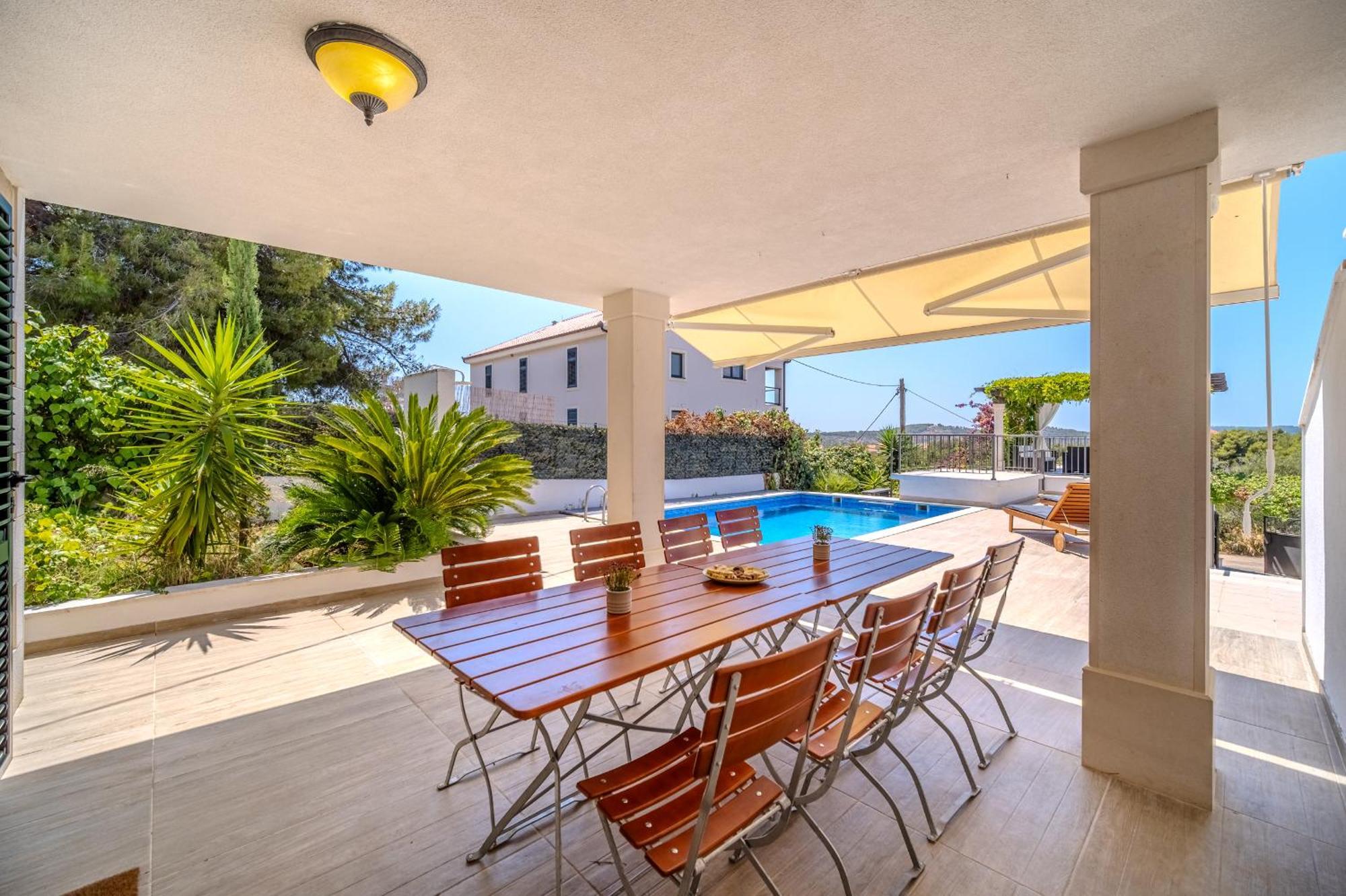 Villa Julia With Heated Pool, Ideal For Large Groups Milna  Buitenkant foto