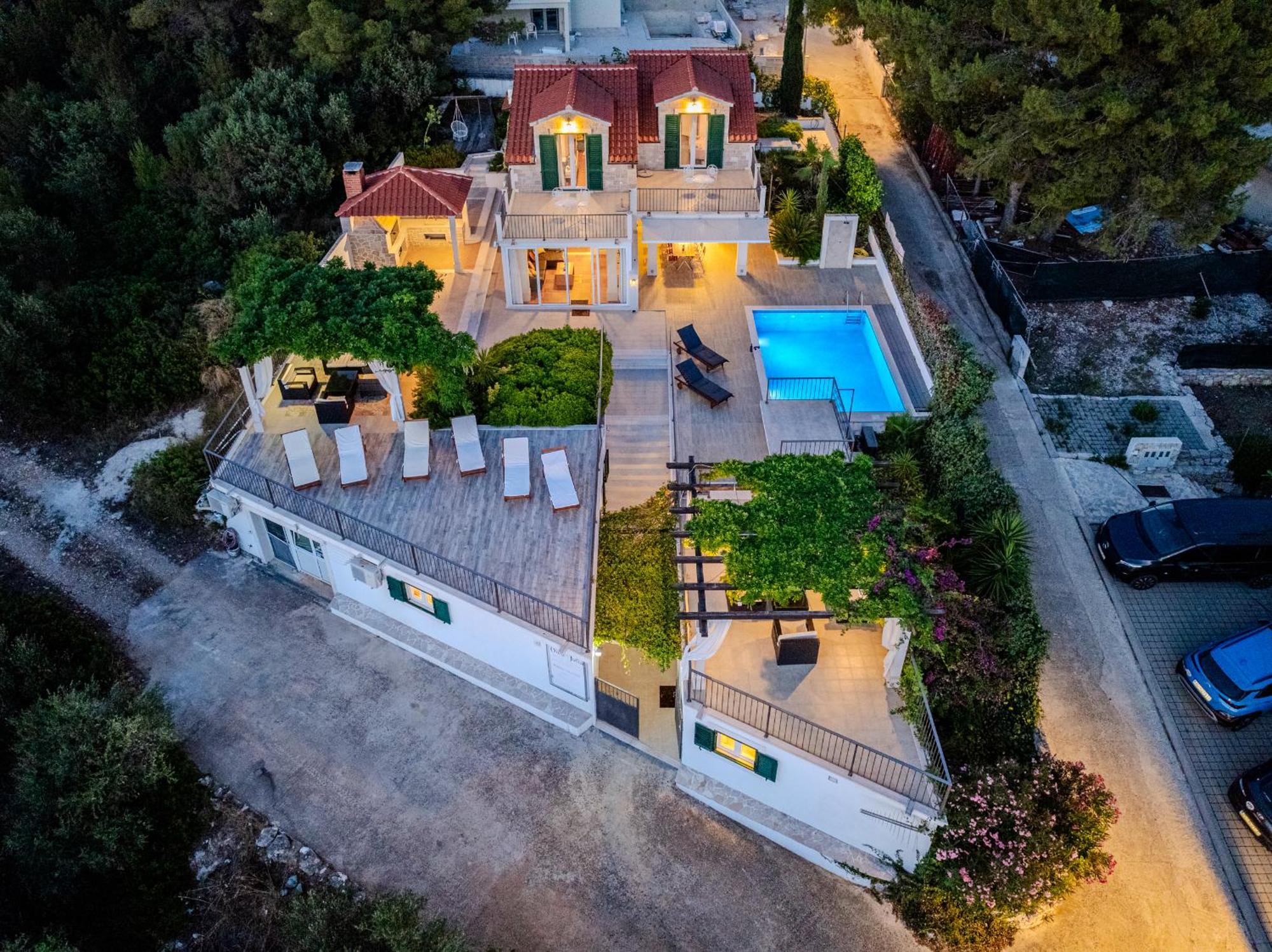 Villa Julia With Heated Pool, Ideal For Large Groups Milna  Buitenkant foto