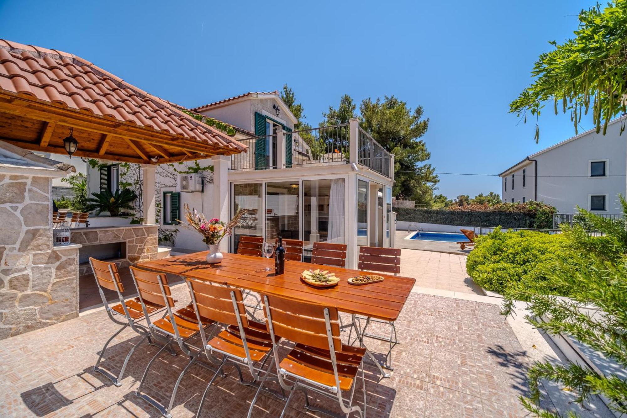 Villa Julia With Heated Pool, Ideal For Large Groups Milna  Buitenkant foto