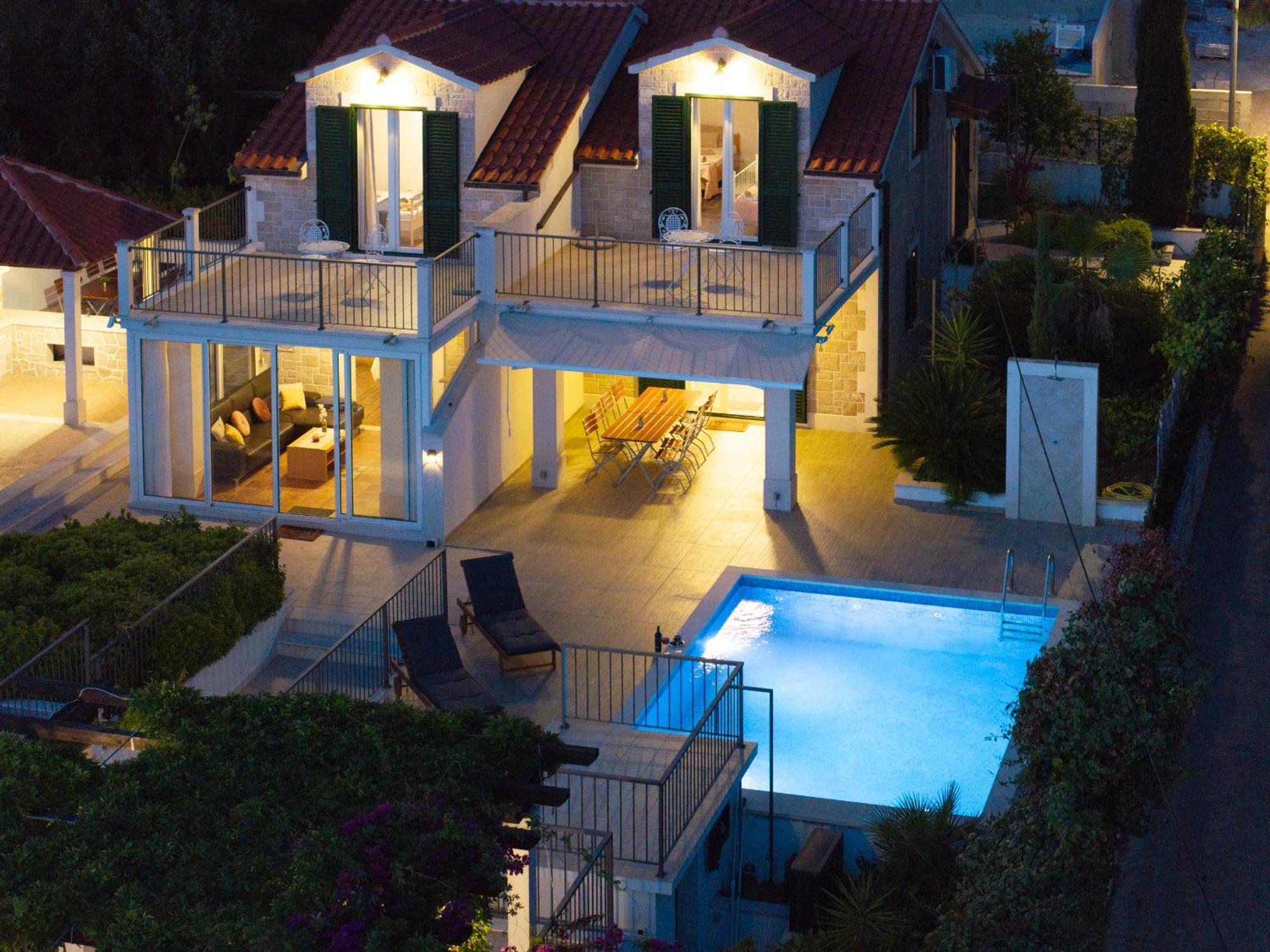 Villa Julia With Heated Pool, Ideal For Large Groups Milna  Buitenkant foto