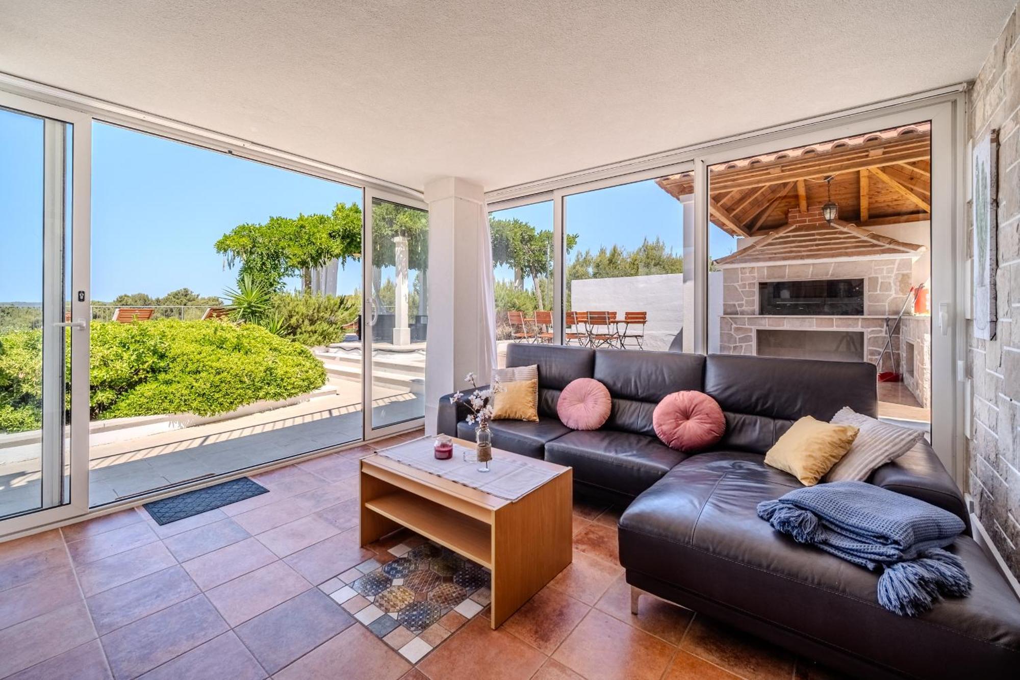 Villa Julia With Heated Pool, Ideal For Large Groups Milna  Buitenkant foto