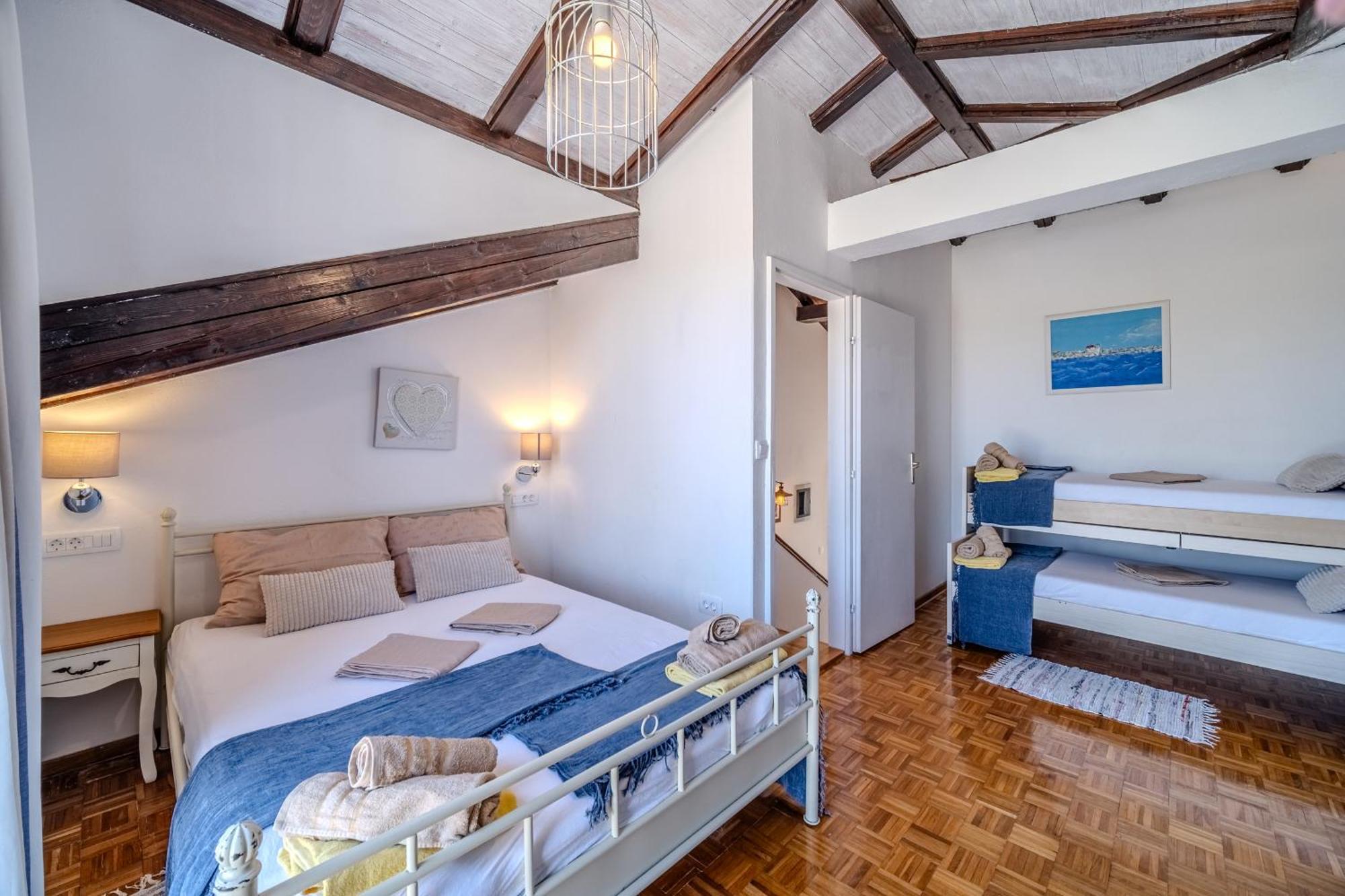 Villa Julia With Heated Pool, Ideal For Large Groups Milna  Buitenkant foto