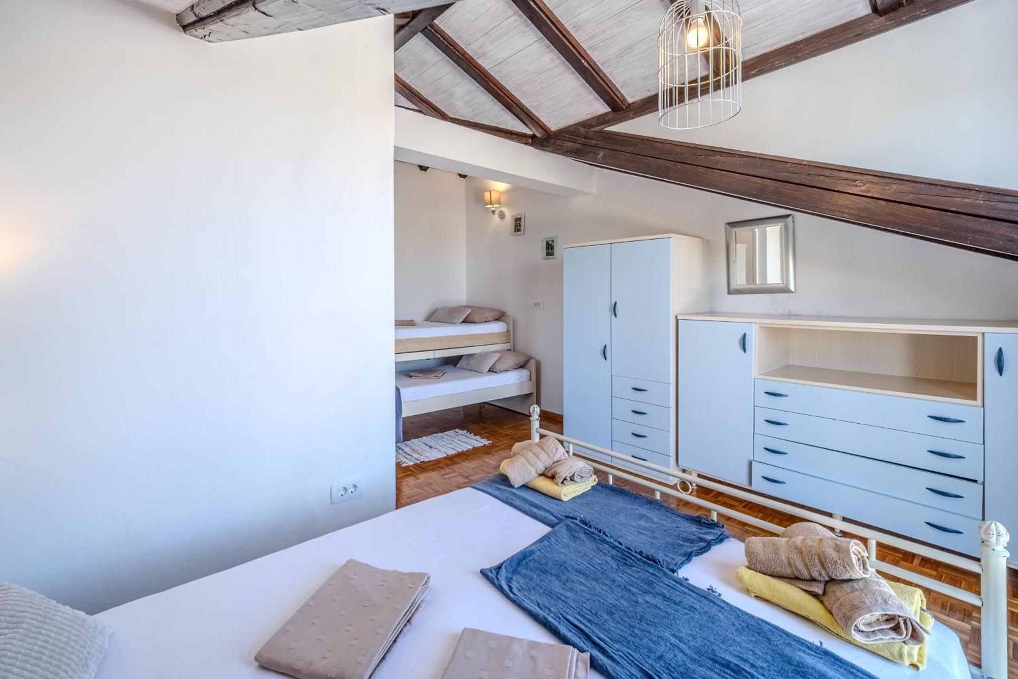 Villa Julia With Heated Pool, Ideal For Large Groups Milna  Buitenkant foto