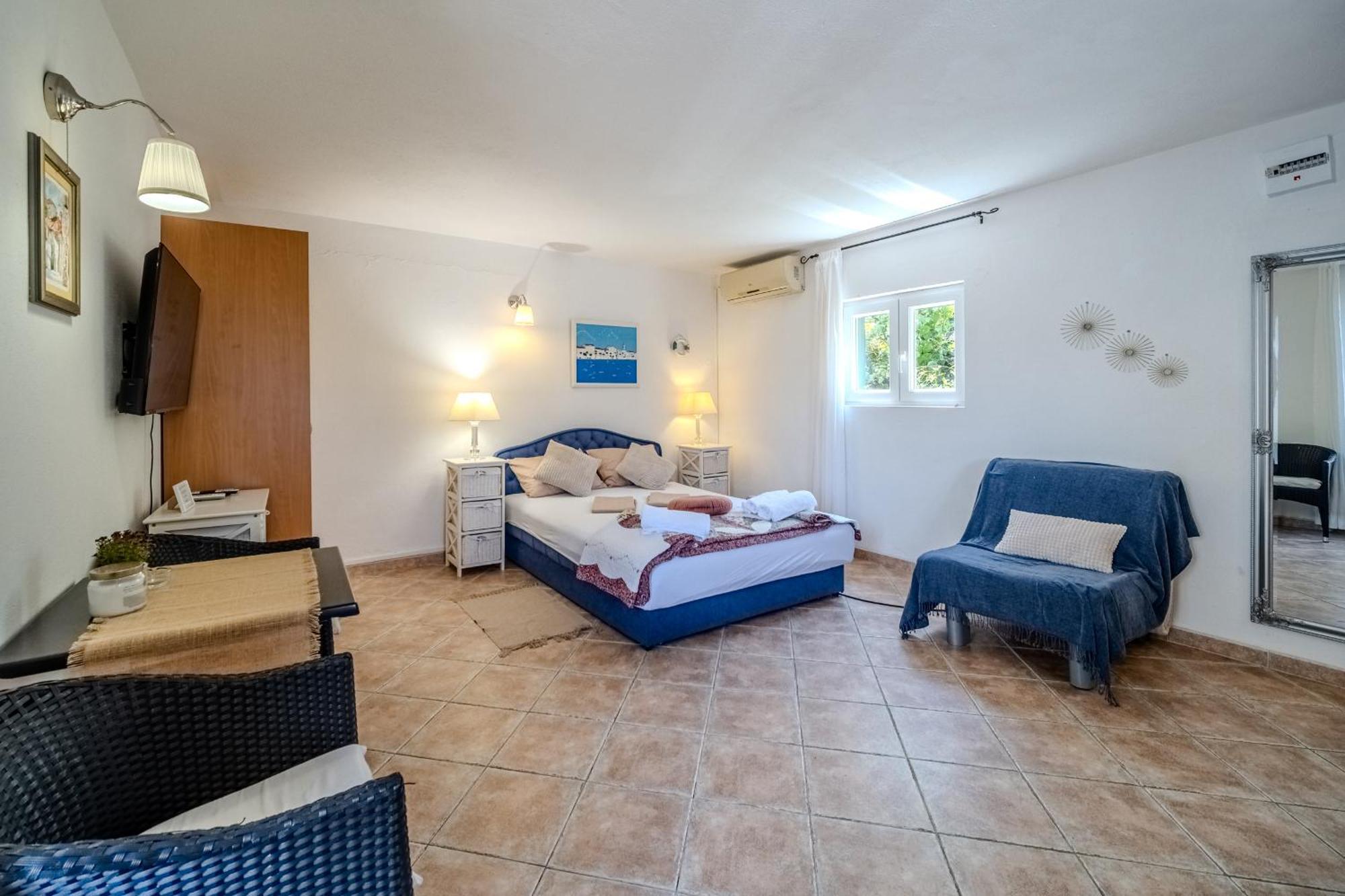 Villa Julia With Heated Pool, Ideal For Large Groups Milna  Buitenkant foto